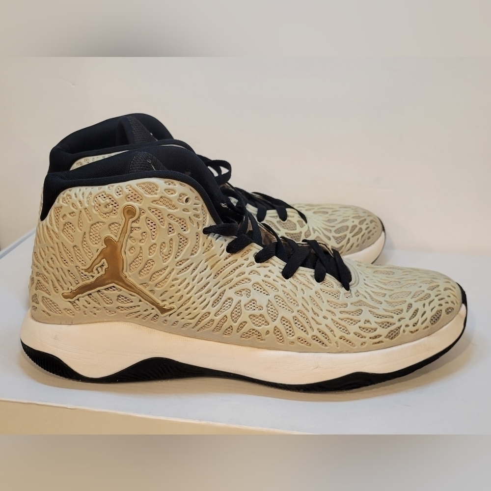 Jordan Ultra Fly ‘Metallic Copper Coin’ 834268-113 Men's Size 11.5 - Picture 3 of 6
